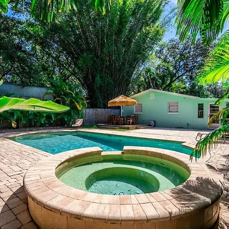 Tropical Oasis- Luxury Pool -Ace Location Vila